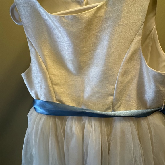 David’s Bridal Ivory Flower Girl Dress - Picture 2 of 4